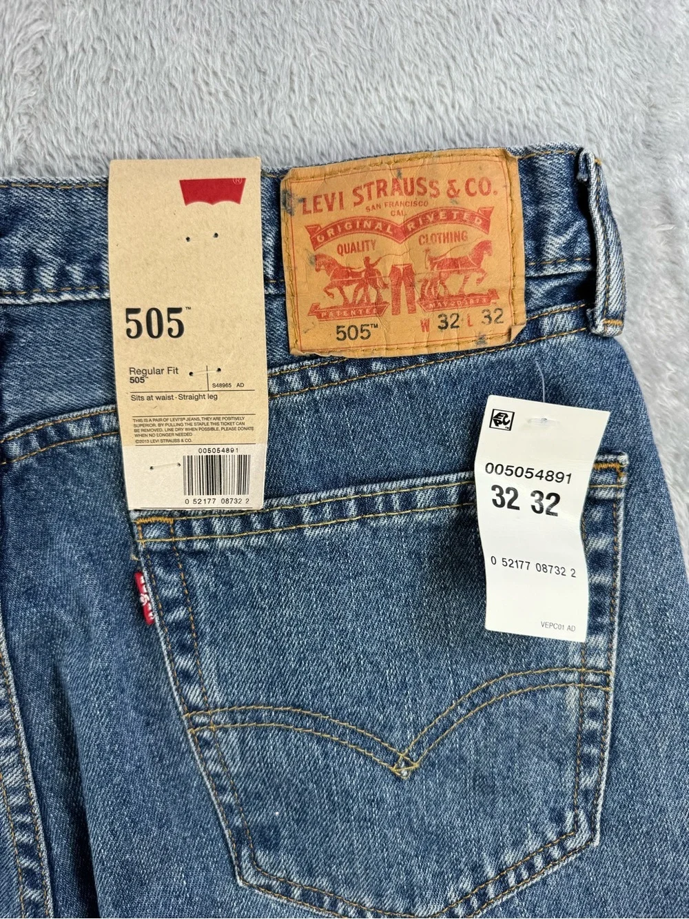 NWT Levi’s 505 Regular Fit Straight Leg Jeans Men’s 32x32 Medium Wash